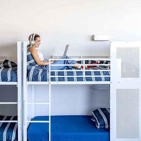 Wake Up! Sydney Central (Adults Only) Eksteriør bilde A student studying in a boarding house