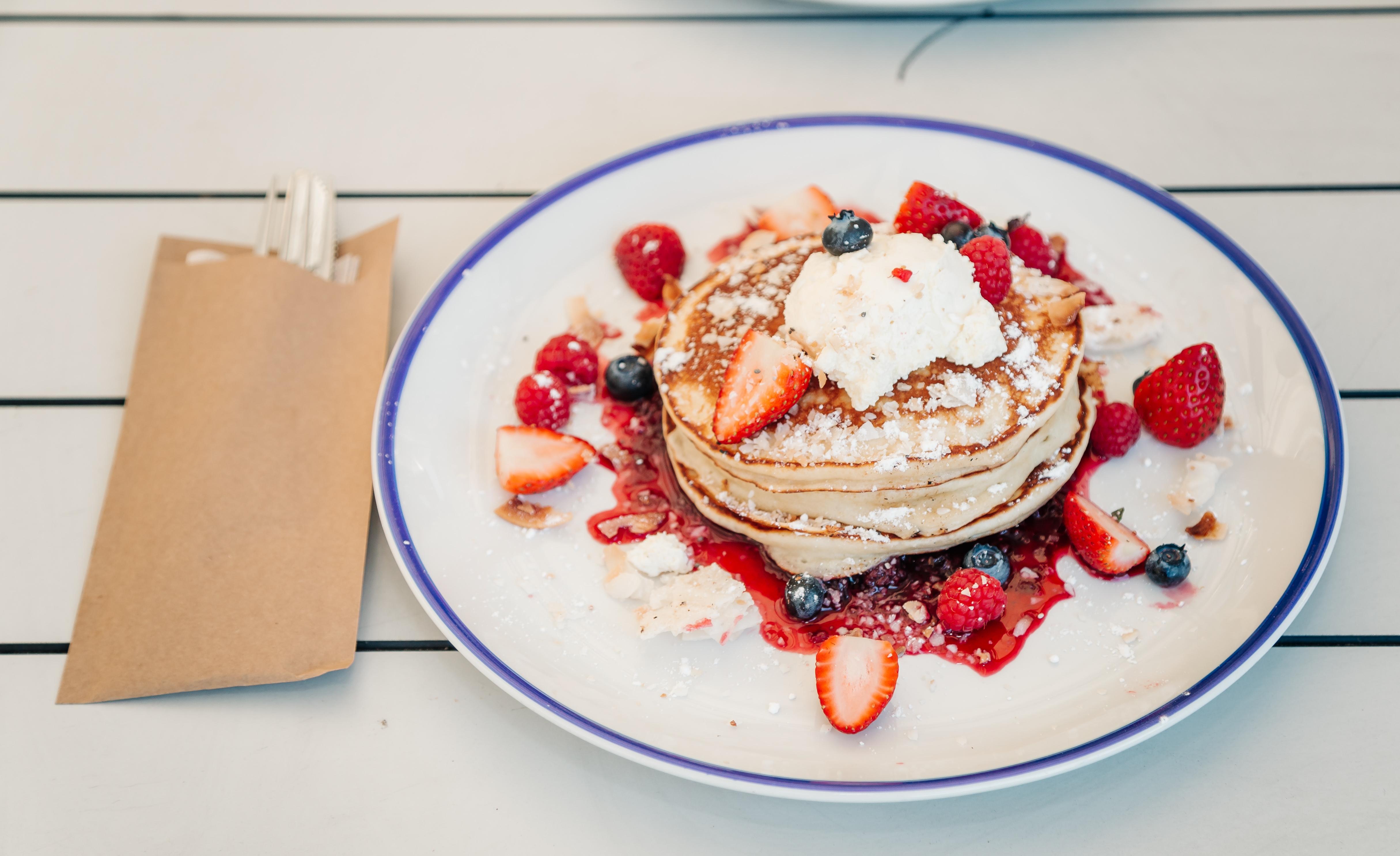 Wake Up! Sydney Central (Adults Only) Eksteriør bilde Pancakes with fruit