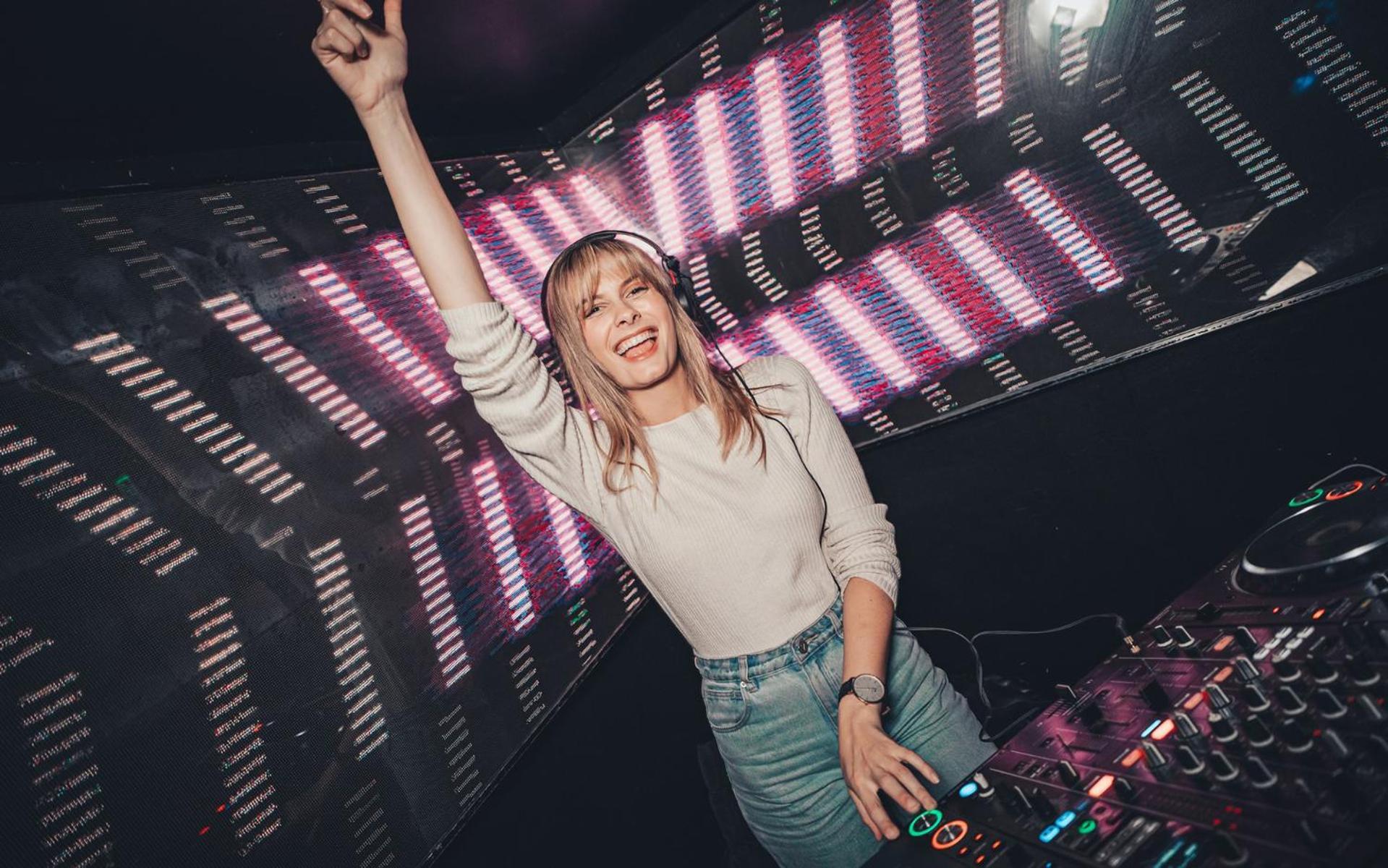 Wake Up! Sydney Central (Adults Only) Eksteriør bilde DJ in a nightclub